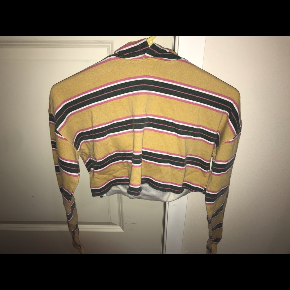 Cropped, striped hoodie.